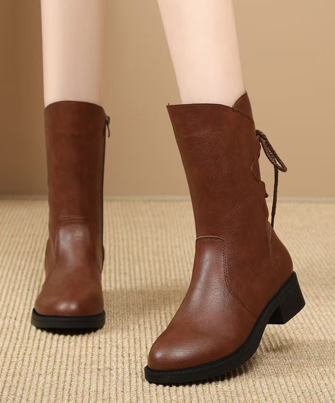 Braune, klobige Schnürstiefel aus Rindsleder