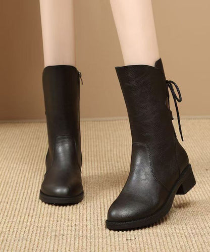 Braune, klobige Schnürstiefel aus Rindsleder