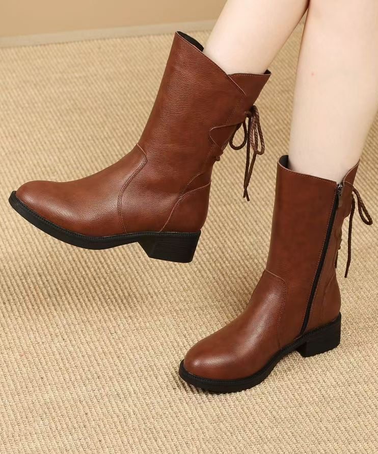 Braune, klobige Schnürstiefel aus Rindsleder