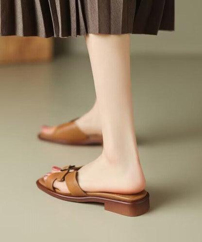 Braune offene Zehensandalen mit Absatz