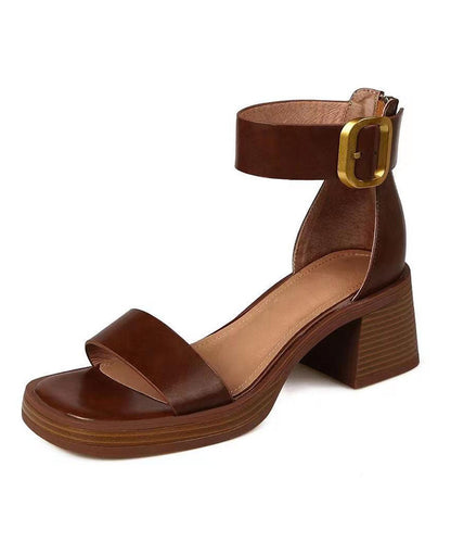 Braune Sandalen mit Peep-Toe, Schnallenriemen, Reißverschluss und klobiger Sohle