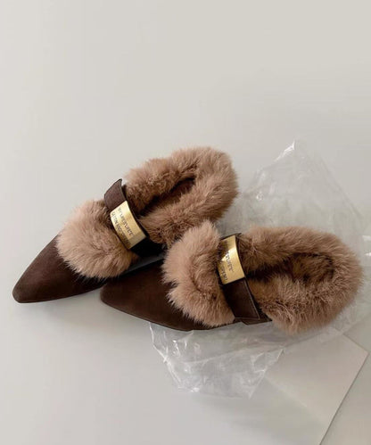 Braunes Wildleder, klobiger Absatz, flauschiges Wollfutter, spitze Zehenpartie