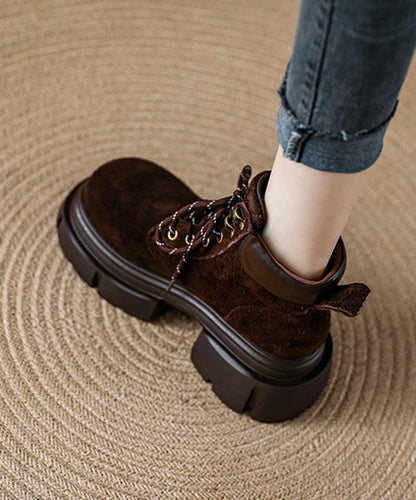 Kamelfarbene Plateau-Wildleder-Schnürstiefel mit bequemen Ziernähten