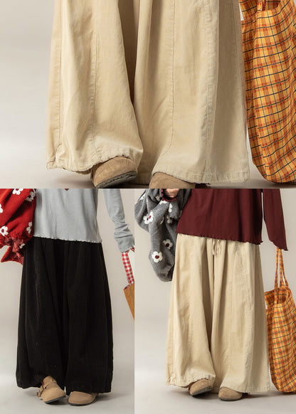 Lässige beigefarbene Cordhose mit weitem Bein für den Frühling