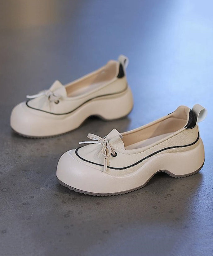 Lässige beige Plateau-Plateau-Kunstleder-Schönheitsdetails