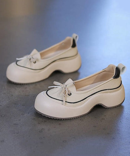 Lässige beige Plateau-Plateau-Kunstleder-Schönheitsdetails