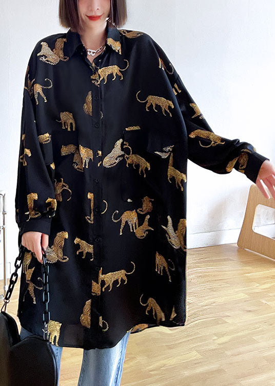 Lässiges schwarzes PeterPan-Kragen-Knopftaschen-Print-Herbst-Top mit langen Ärmeln