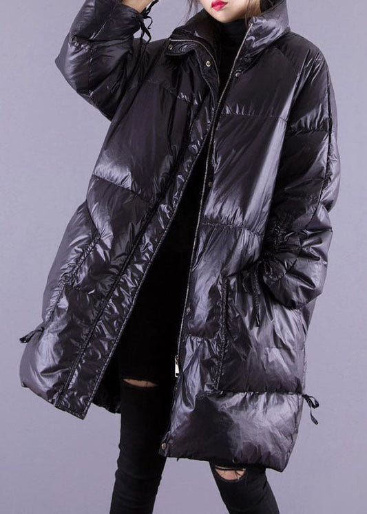 Lässiger schwarzer Mantel mit Reißverschlusstaschen und feiner Baumwollfüllung für den Winter