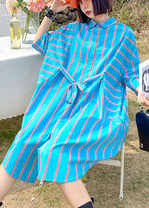 Lässiges blaues Maxikleid mit Knopfleiste und asymmetrischem Design für den Herbst, halbe Ärmel