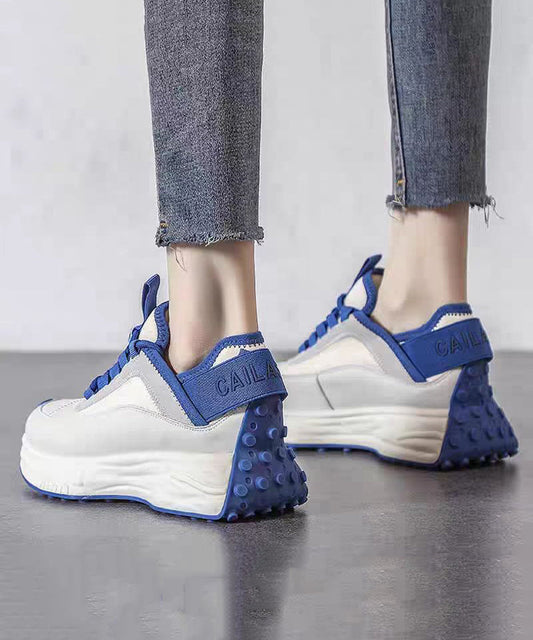 Lässige blaue Schnürschuhe mit Plateauabsatz