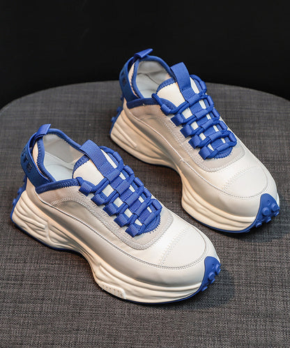 Lässige blaue Schnürschuhe mit Plateauabsatz