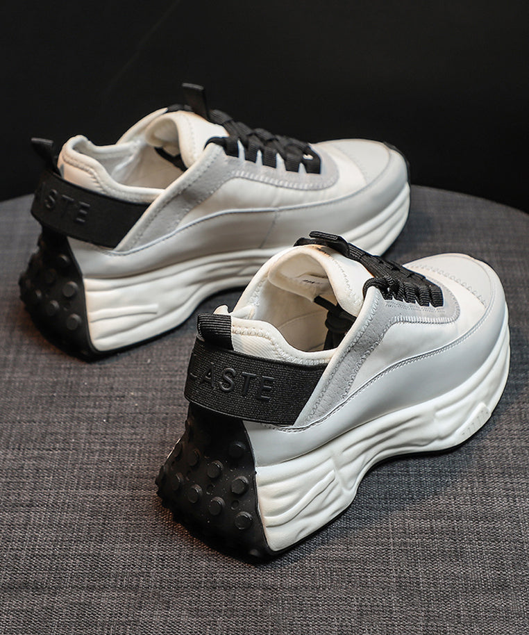 Lässige blaue Schnürschuhe mit Plateauabsatz