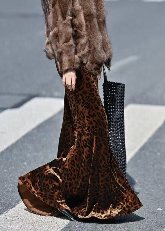 Lässige braune Seidensamtröcke mit Leopardenmuster und extra weitem Saum für den Frühling