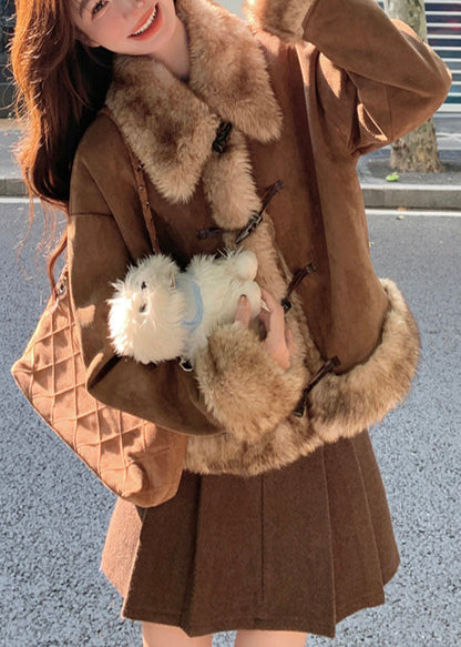 Lässiger brauner Oversize-Patchworkmantel aus Wildlederimitat für den Winter