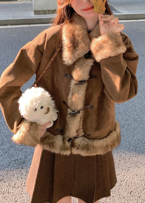 Lässiger brauner Oversize-Patchworkmantel aus Wildlederimitat für den Winter