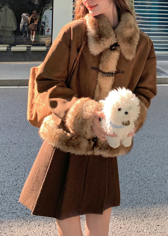 Lässiger brauner Oversize-Patchworkmantel aus Wildlederimitat für den Winter