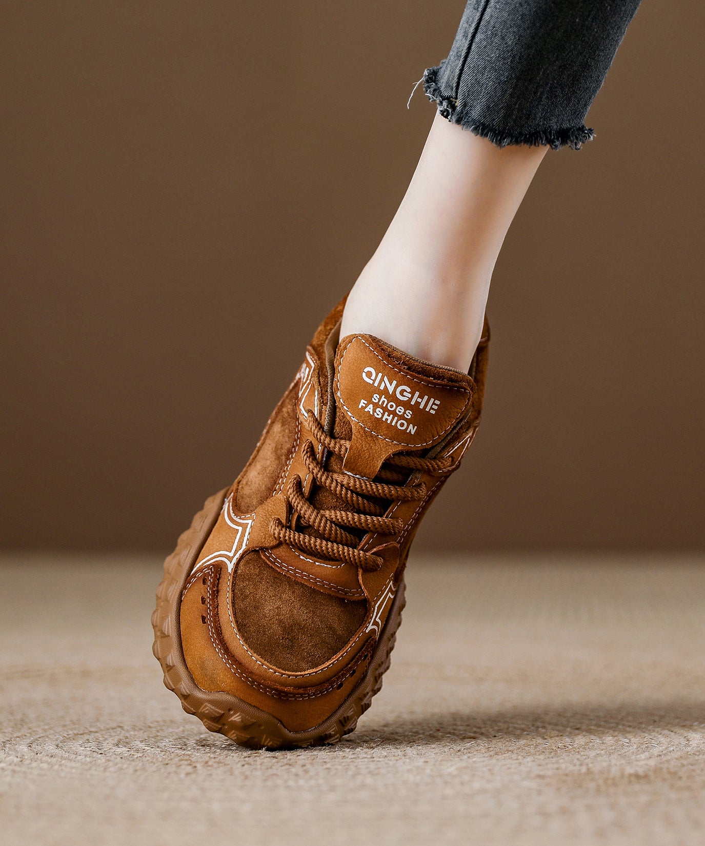 Lässige, kamelfarbene Wildleder-Ballerinas mit Schnürung