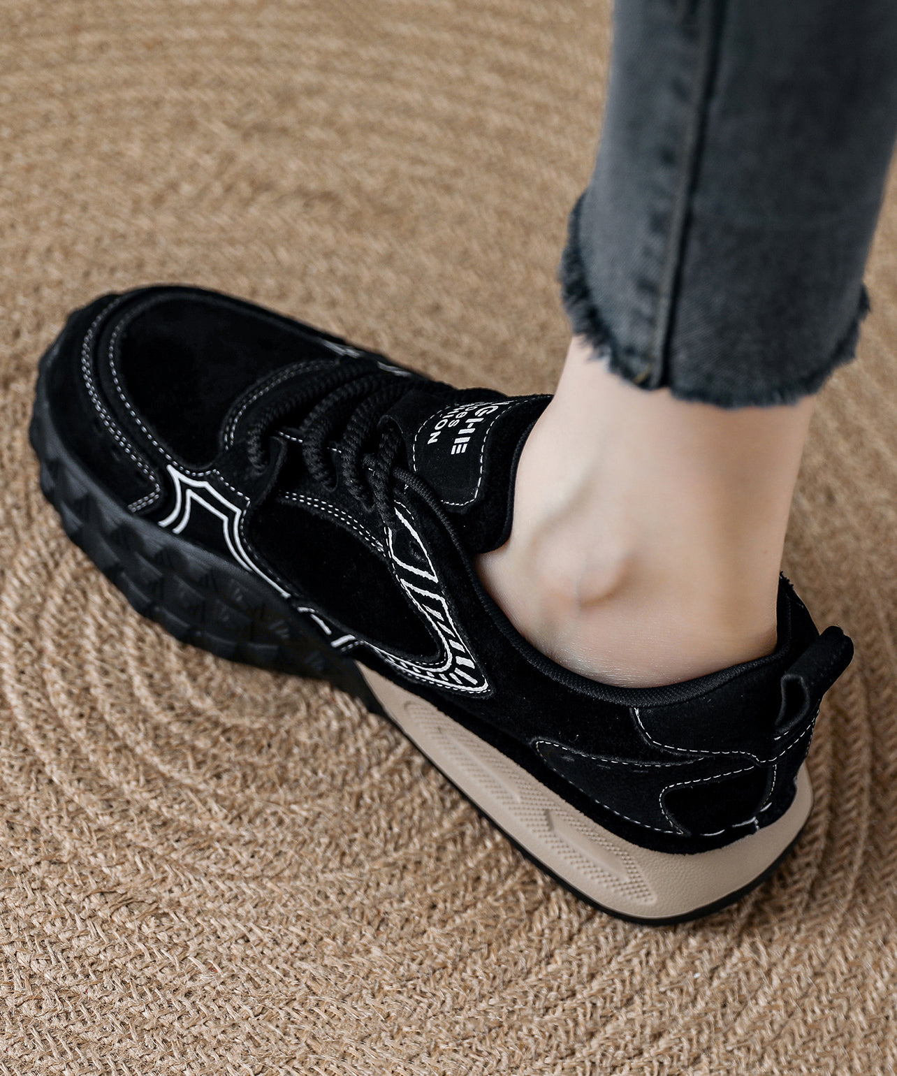 Lässige, kamelfarbene Wildleder-Ballerinas mit Schnürung