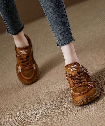 Lässige, kamelfarbene Wildleder-Ballerinas mit Schnürung