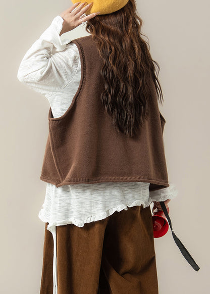 Lässiges zweiteiliges Strickset mit knalligen Hundemotiven: Strickweste und weißes Rüschen-T-Shirt