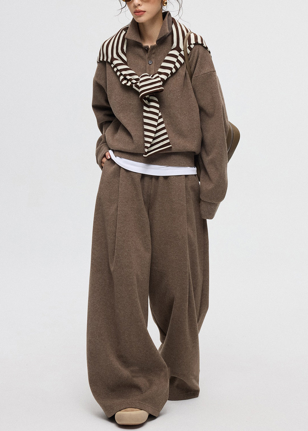 Lässiges zweiteiliges Kaschmir-Set mit Peter-Pan-Kragen und Knöpfen in Kaffeebraun für den Winter