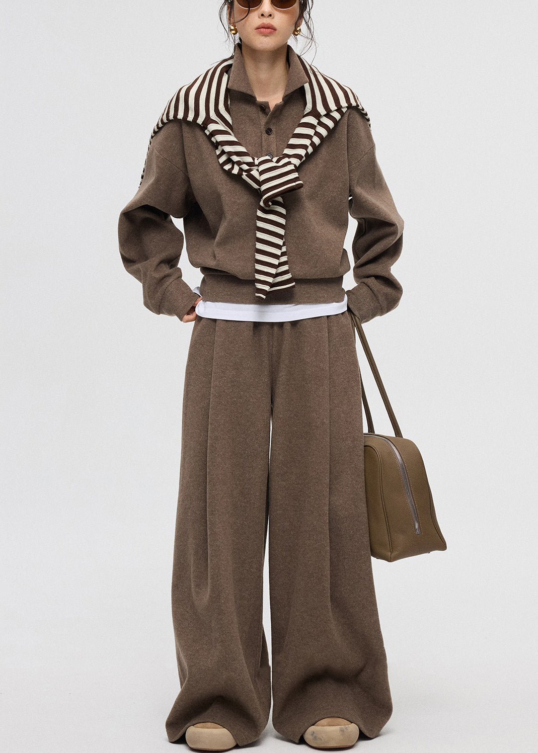 Lässiges zweiteiliges Kaschmir-Set mit Peter-Pan-Kragen und Knöpfen in Kaffeebraun für den Winter