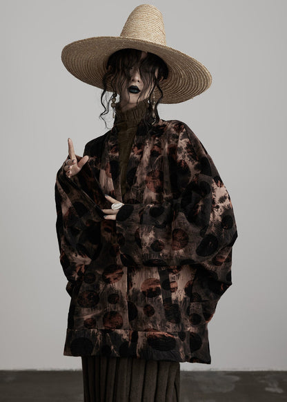 Lässige Baumwollmäntel in Kaffeebraun mit V-Ausschnitt, Knöpfen und Batikmuster für den Frühling