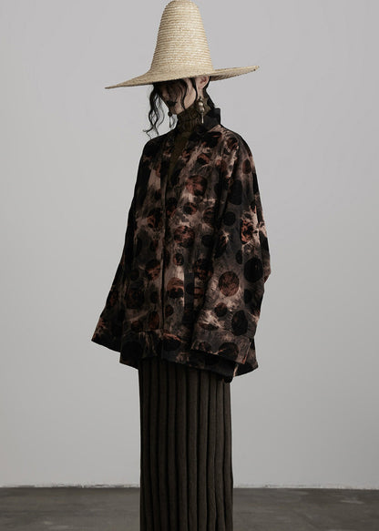 Lässige Baumwollmäntel in Kaffeebraun mit V-Ausschnitt, Knöpfen und Batikmuster für den Frühling