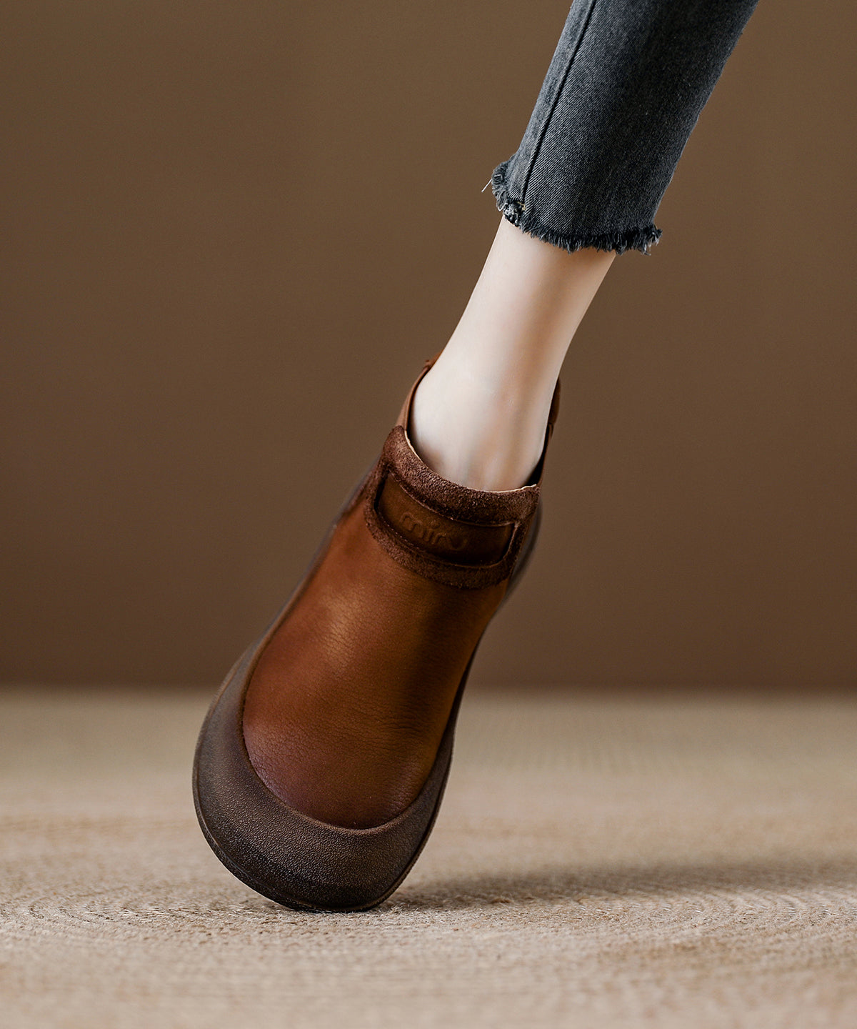 Lässige, bequeme braune Stiefeletten aus Rindsleder mit Ziernähten