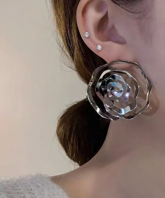 Lässige goldene Kupfer-Ohrringe mit floralem Muster