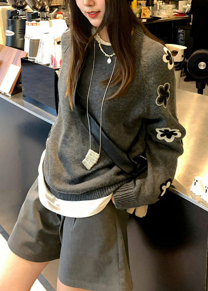 Lässige graue Strickpullover mit Blumenmuster und Rundhalsausschnitt für den Frühling