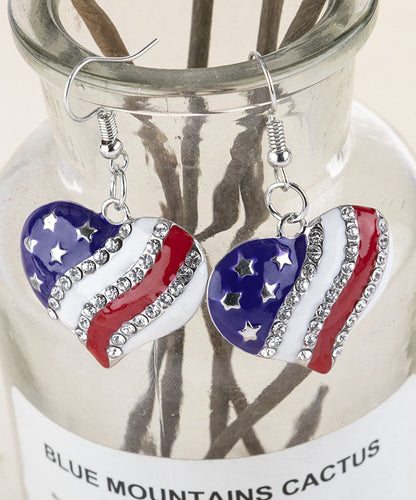 Lässiger herzförmiger Zirkonohrring mit Unabhängigkeitstagsmotiv