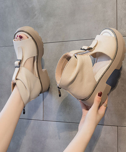 Lässige Sandalen mit ausgehöhlten Keilabsätzen aus braunem Rindsleder mit Plateau und klobigen High Heels