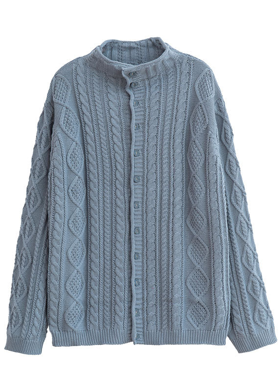 Lässiger hellblauer Rollkragenpullover mit Knopfleiste aus Wolle