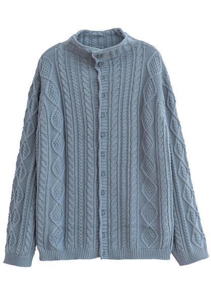 Lässiger hellblauer Rollkragenpullover mit Knopfleiste aus Wolle