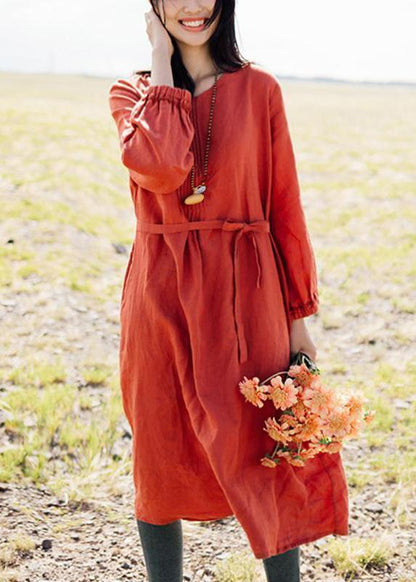 Lässiges, lockeres, weibliches Frühlingsschnürkleid