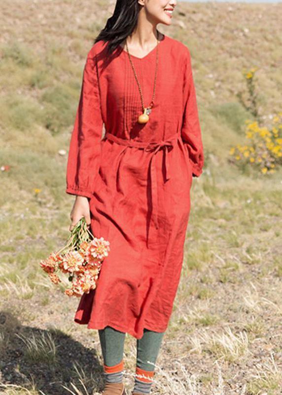 Lässiges, lockeres, weibliches Frühlingsschnürkleid