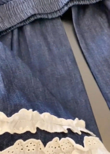 Lässige, marineblaue Jeans mit Taschen, Spitzeneinsatz und weitem Bein für den Frühling