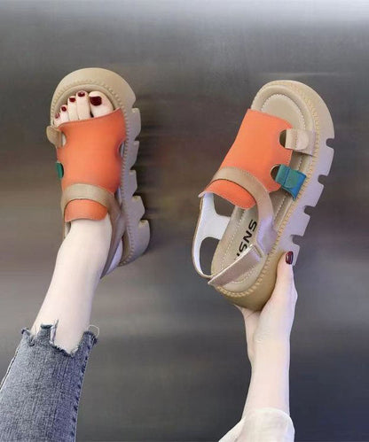Lässige orangefarbene Peep-Toe-Plateausandalen mit Schnallenriemen