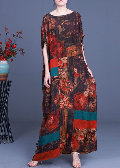 Lässiges orangefarbenes Patchwork-Maxikleid mit asymmetrischem Design im Herbst