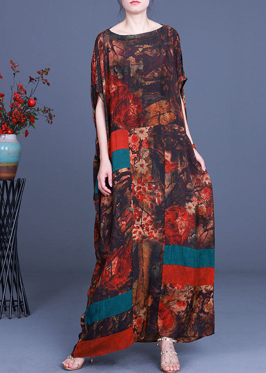 Lässiges orangefarbenes Patchwork-Maxikleid mit asymmetrischem Design im Herbst