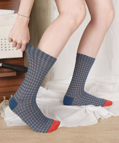 Calcetines casuales de algodón a media pantorrilla con diseño asimétrico a cuadros
