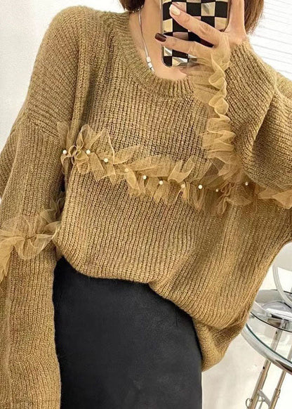 Lässiger lila Tüll-Patchwork-Nagelperlen-Herbst-Strickpullover