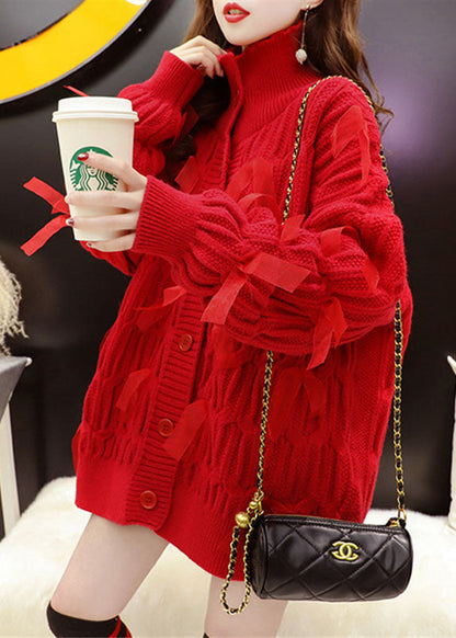 Lässiger, rosafarbener, lockerer, gemütlicher langer Pullover mit Knöpfen