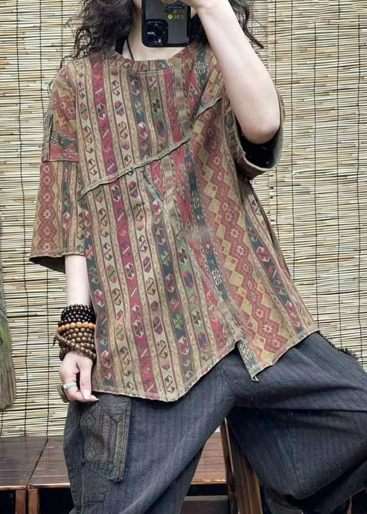 Lässiges T-Shirt aus Baumwolle mit asymmetrischem Patchwork-Print für den Sommer
