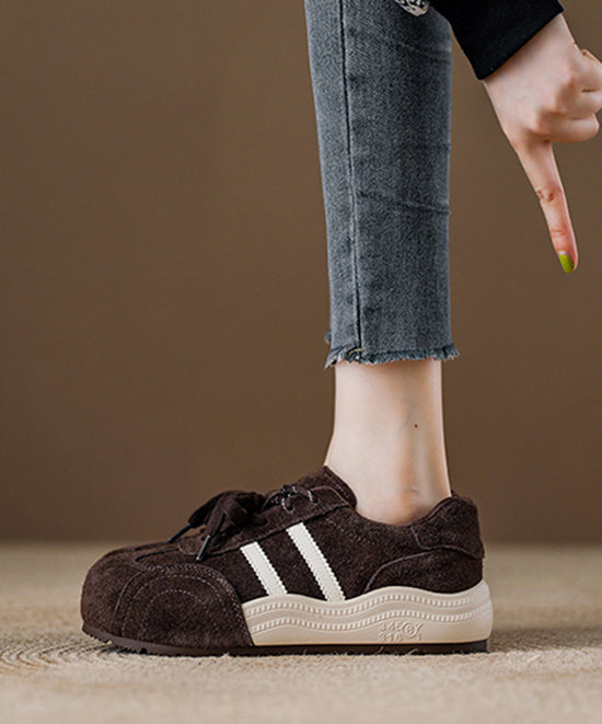 Lässige rote Wildleder-Schnürschuhe