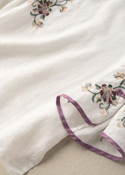 Lässige weiße Bluse mit bestickten Knöpfen, Oberteile mit halben Ärmeln