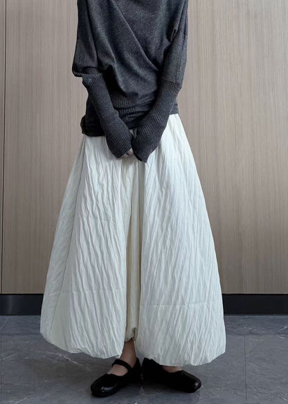 Lässiger weißer A-Linien-Rock mit extra weitem Saum aus feiner Baumwolle, Winter