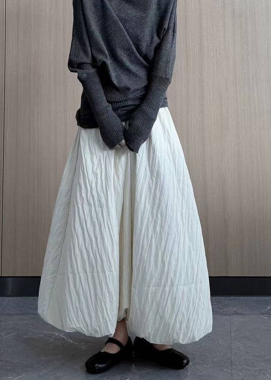 Lässiger weißer A-Linien-Rock mit extra weitem Saum aus feiner Baumwolle, Winter