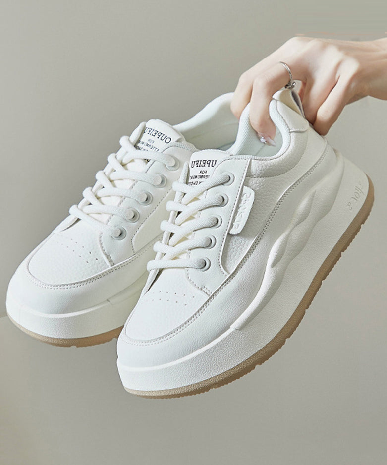 Lässige weiße Schuhe mit Plateau-Schnürung und hohem Keilabsatz